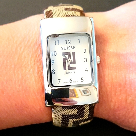 Fabric Bangle Watch + Matching Small Carry Case! - Picture 6 of 13